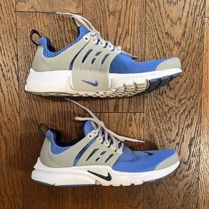 Nike Athletic Shoe Size 7Y